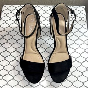 CL by Laundry Gigi. Size 9M. Black.